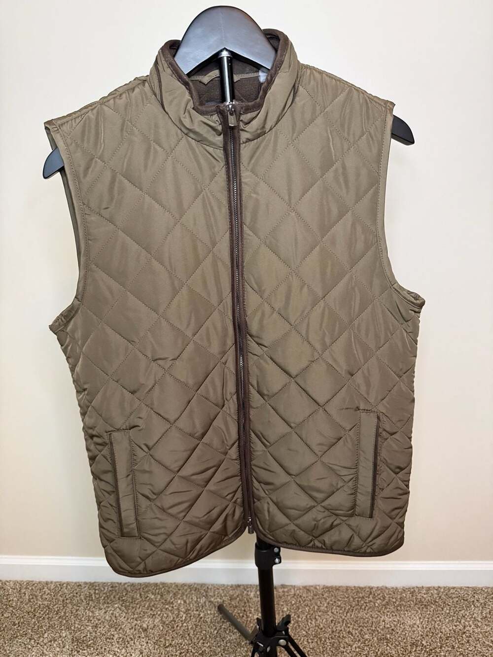 Tahari Quilted Women’s Vest Size S/P Chocolate Brown